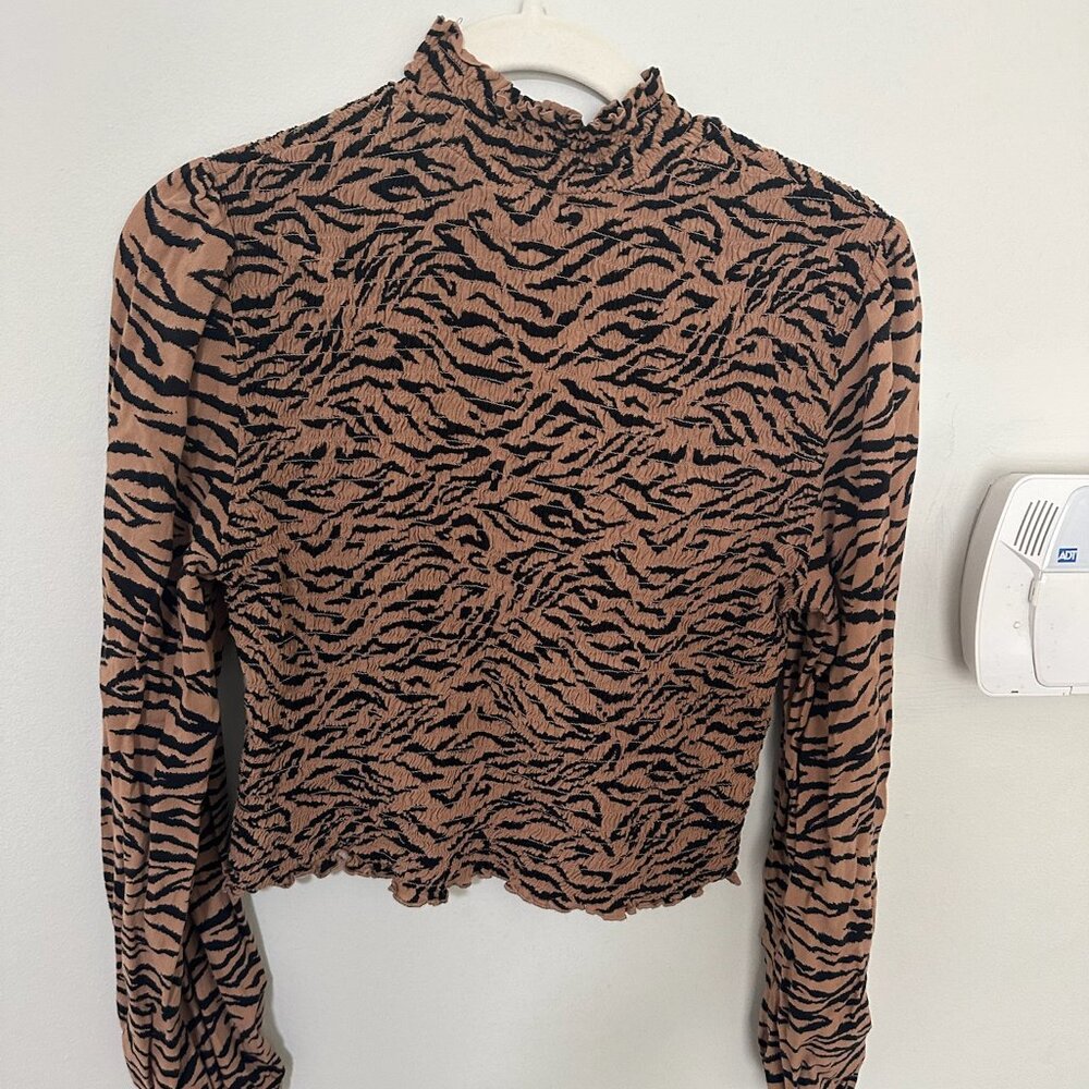 CUTE WILD FABLE TOP!!